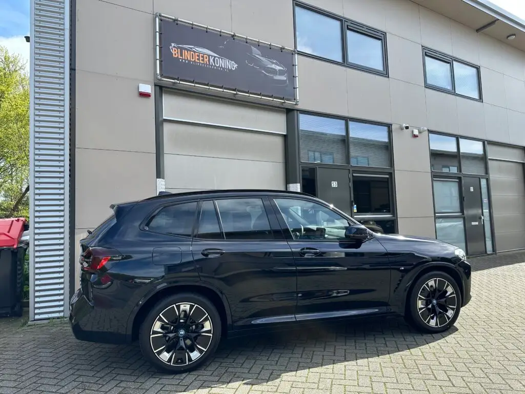 BMW iX3 met Suntek Raam Folie